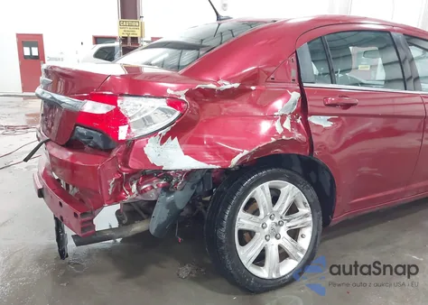 2013 Chrysler 200 Touring из США, поврежденный, VIN 1C3CCBBB3DN596197